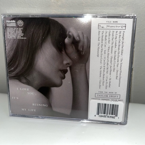 Taylor Swift Signed CD The Tortured Poets Department TTPD Autographed In Hand 🔥 - Picture 6 of 7
